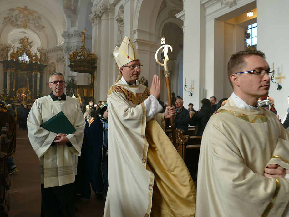 Aussendung der Sternsinger im Hohen Dom zu Fulda (Foto: Karl-Franz Thiede)